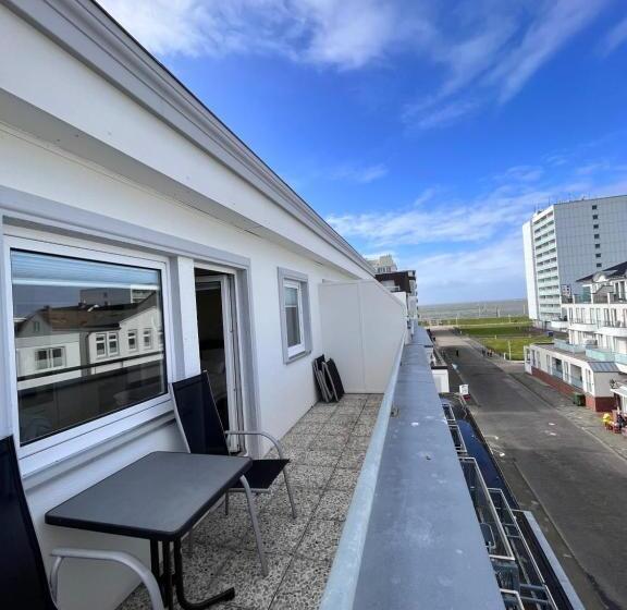 オーシャンビューデラックスルームバルコニー付き, Paula Norderney