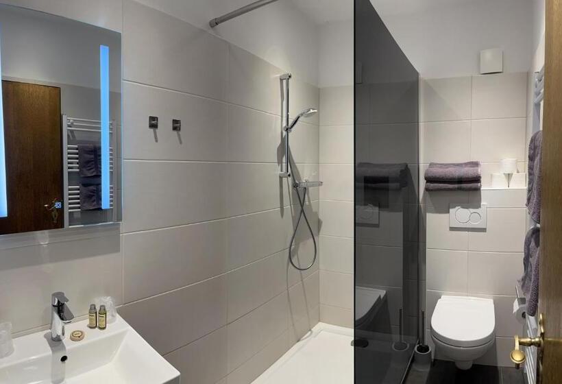 デラックスルーム, Paula Norderney