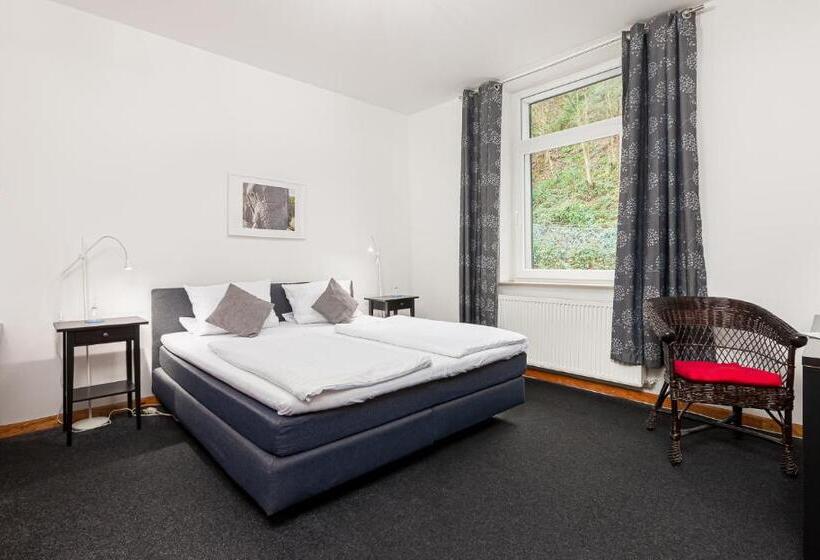 舒适三人间, Rutherbach