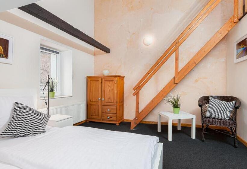 舒适三人间, Rutherbach