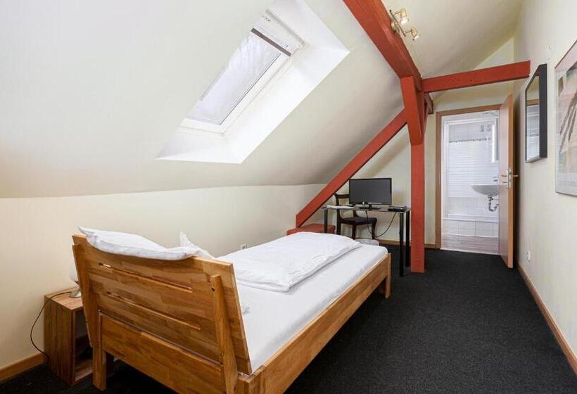 标准单人间, Rutherbach