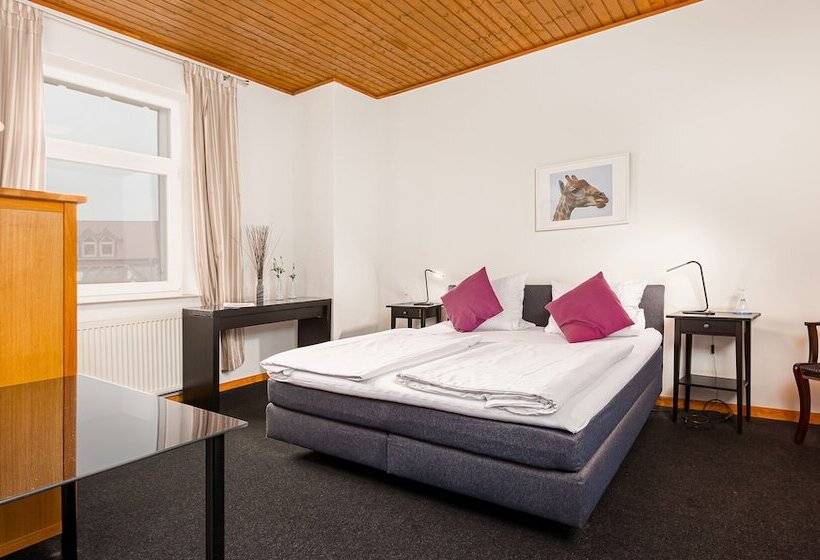 舒适三人间, Rutherbach