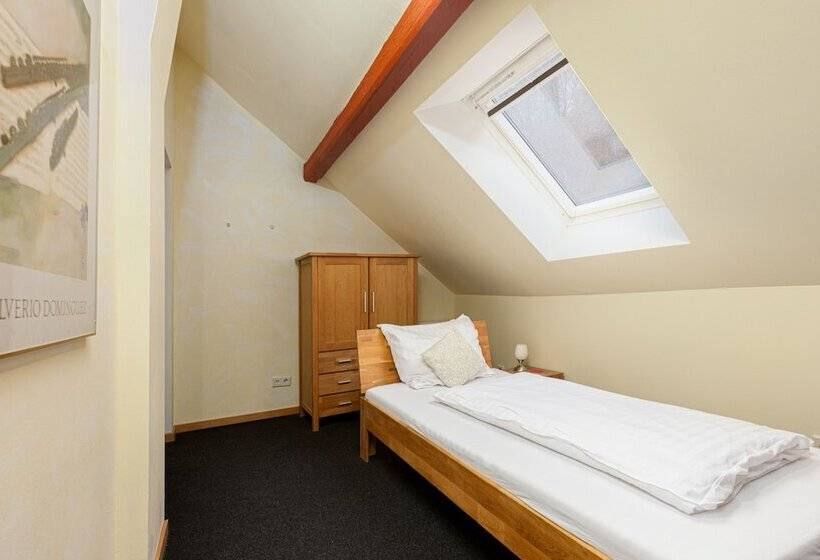 标准单人间, Rutherbach