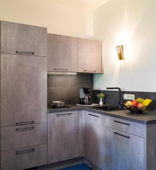 스탠다드 룸, Saar Galerie