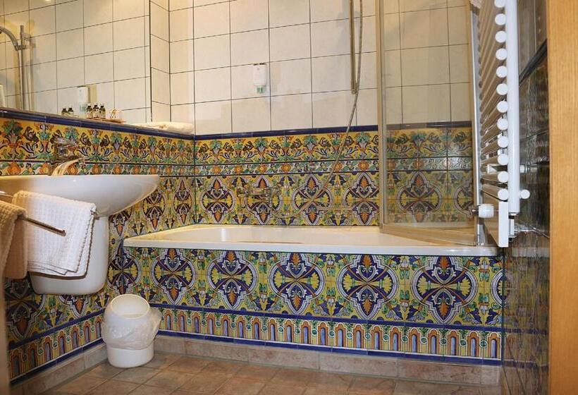 주니어 스위트, Spanischer Hof