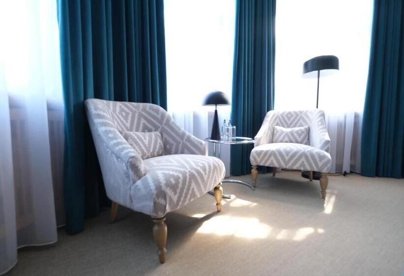 스탠다드 룸, Das Lola