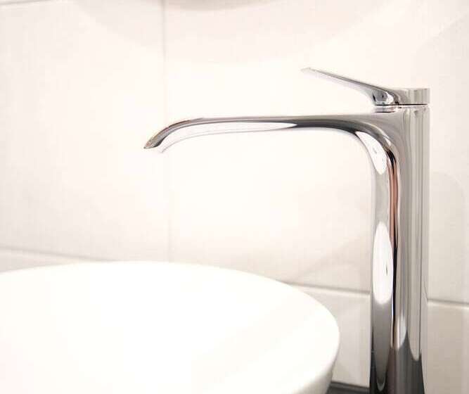 이코노미 싱글 룸, Das Lola