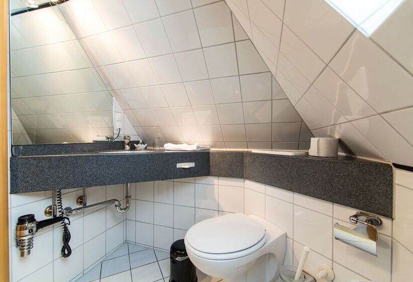 이코노미 싱글 룸, Das Lola