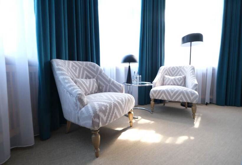 스탠다드 룸, Das Lola