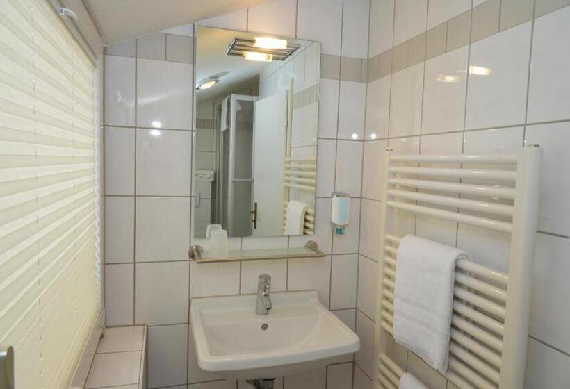 标准单人间, Nierswalder Landhaus