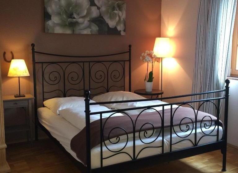 带景观的三人标准房间, Gästehaus Hochmann Stadecken