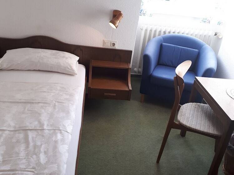 单人基本间, Schwarzwaldhotel Garni Wolfach