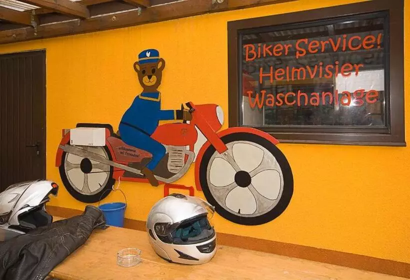 Economy Room, Burgblick