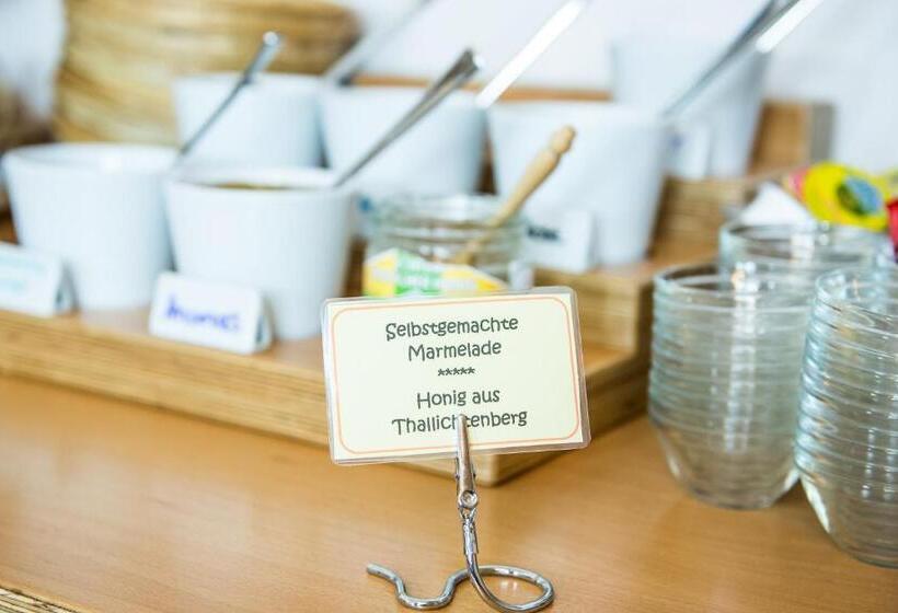 غرفة قياسية ثلاثية, Burgblick