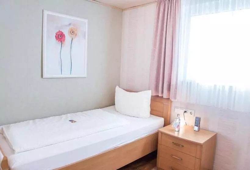 Standard Triple Room, Burgblick