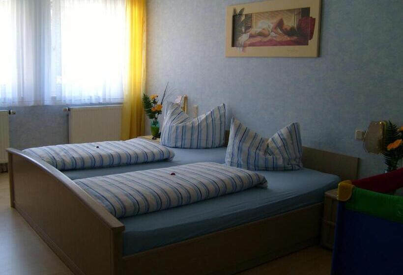 Номер Стандарт Трехместный, Stadtcafé Pension