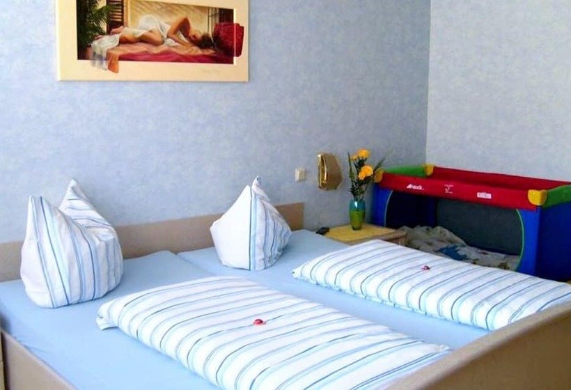 Номер Стандарт Трехместный, Stadtcafé Pension