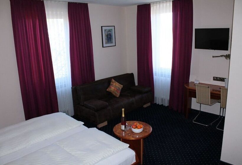 Quarto Estandar, Adlerhof