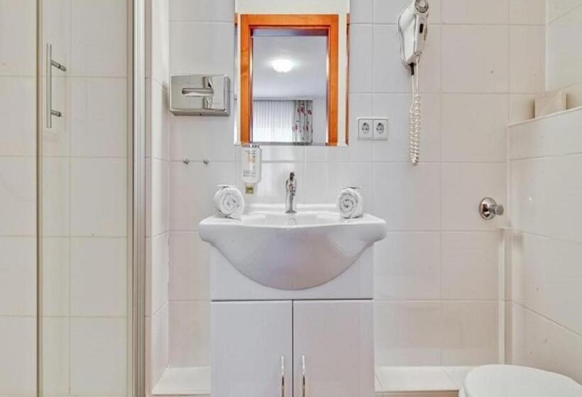 컴포트 룸, Am Friedensplatz