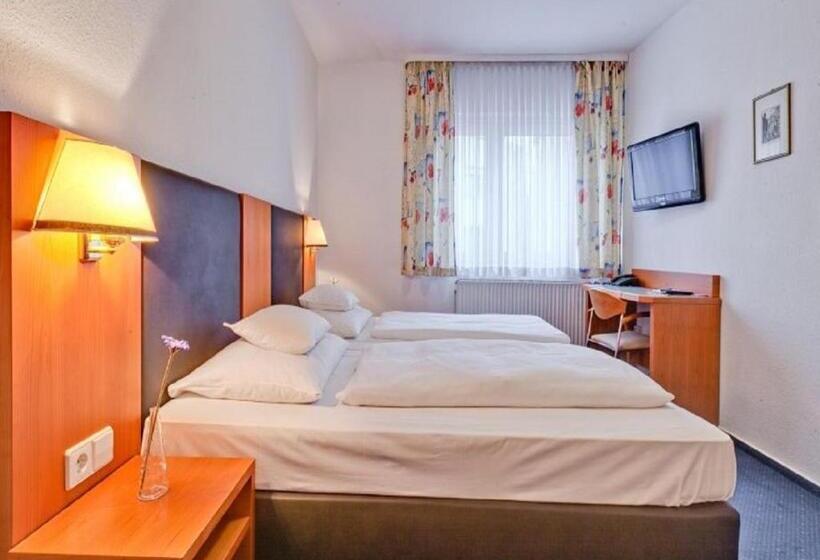 컴포트 룸, Am Friedensplatz