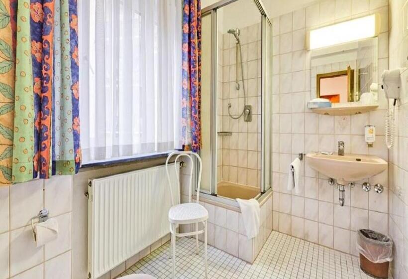 컴포트 룸, Am Friedensplatz