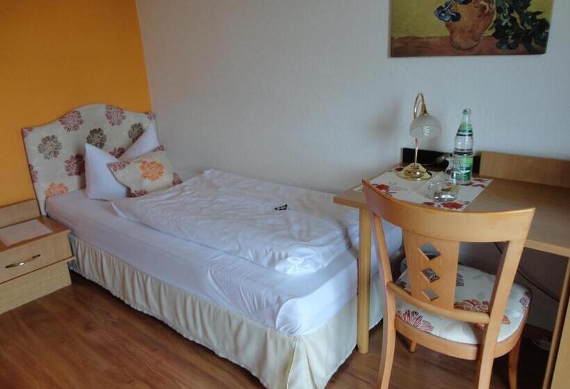 スタンダードシングルルーム, Am Schloss