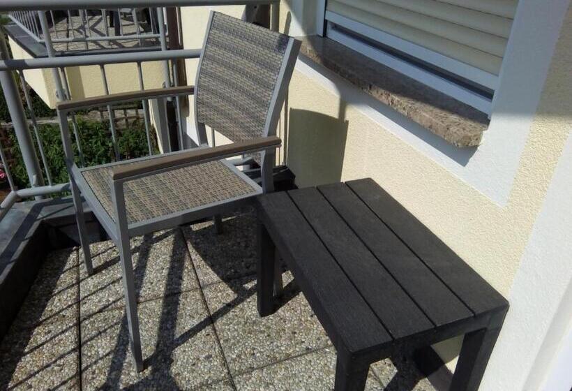 スタンダードシングルルーム, Am Schloss