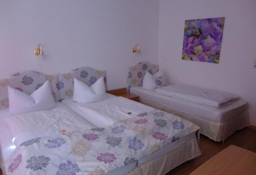 Номер Стандарт, Am Schloss