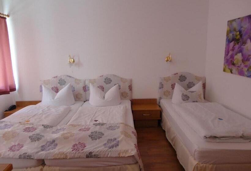 Номер Стандарт, Am Schloss