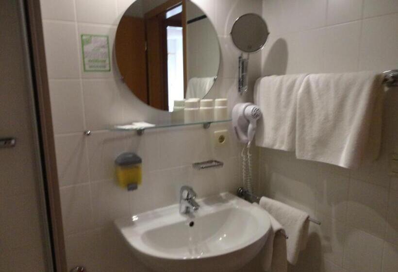 スタンダードルーム, Am Schloss