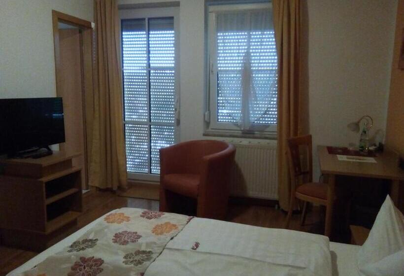 Номер Стандарт, Am Schloss