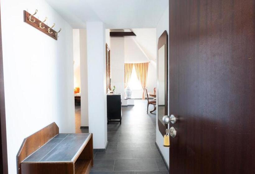 스위트, Astoria Am Urachplatz