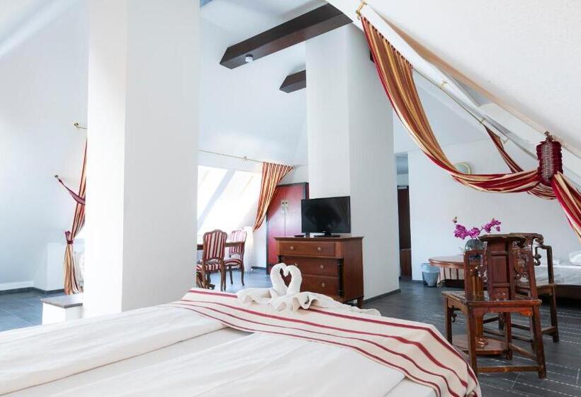 스위트, Astoria Am Urachplatz