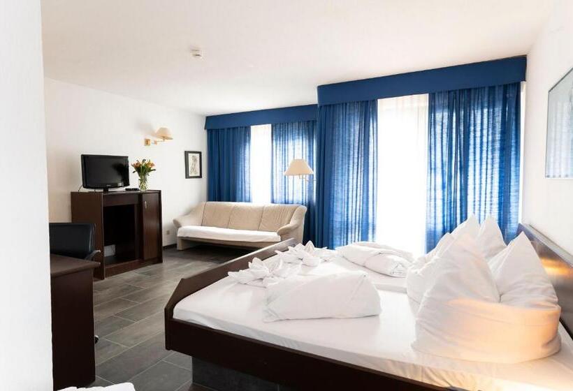 스탠다드 트리플 룸, Astoria Am Urachplatz