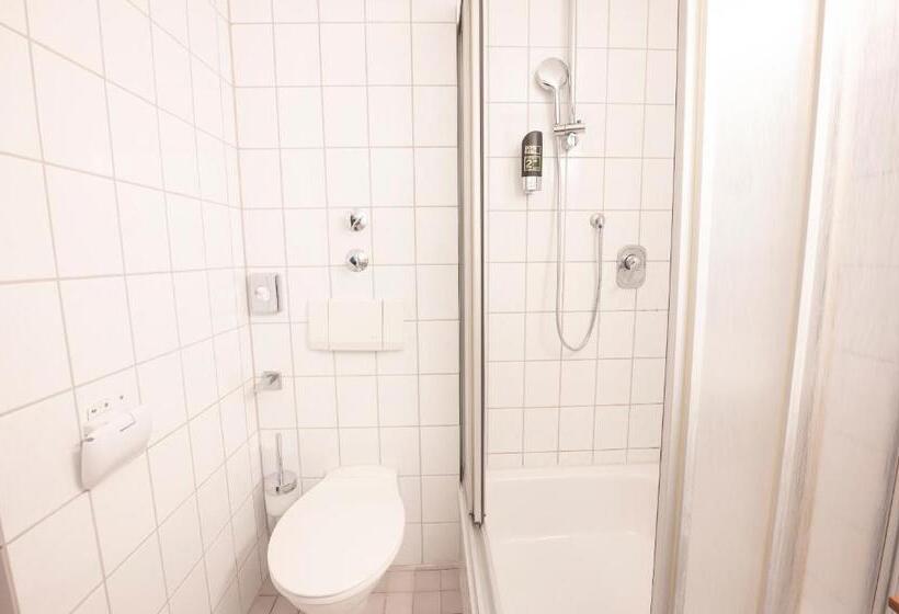 스탠다드 트리플 룸, Astoria Am Urachplatz