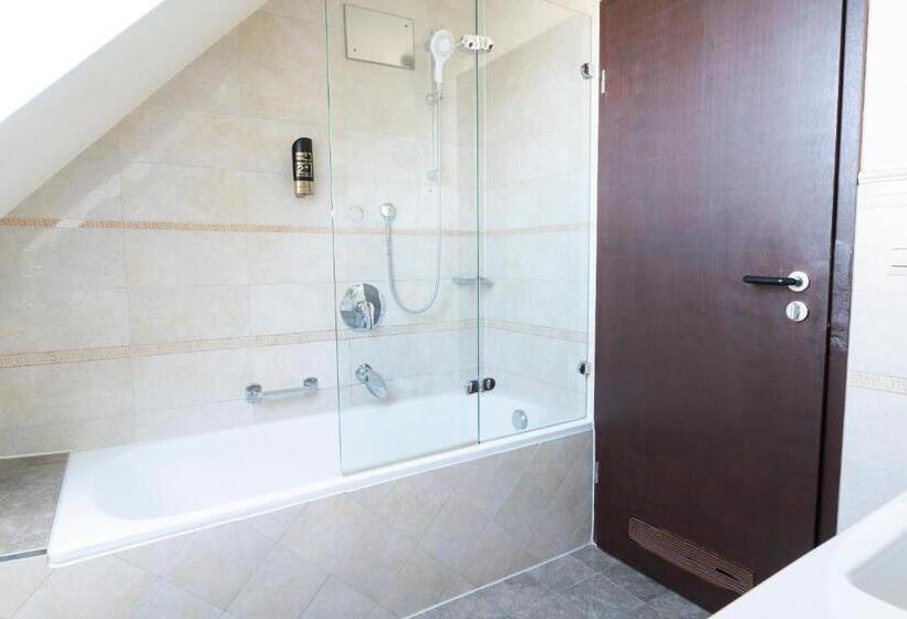 스탠다드 트리플 룸, Astoria Am Urachplatz