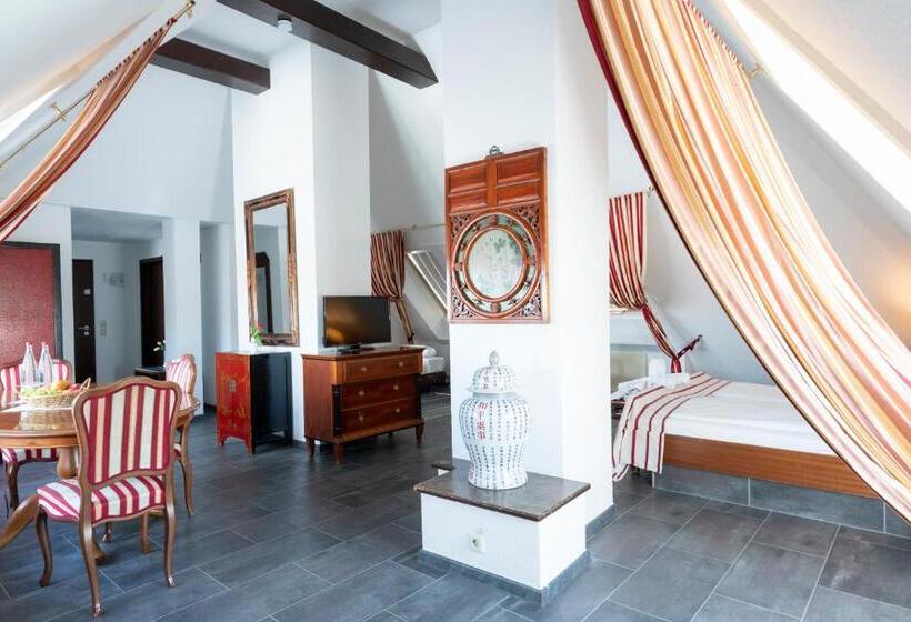 스위트, Astoria Am Urachplatz