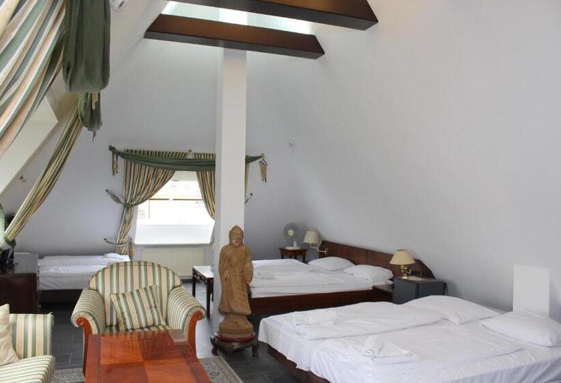 스위트, Astoria Am Urachplatz