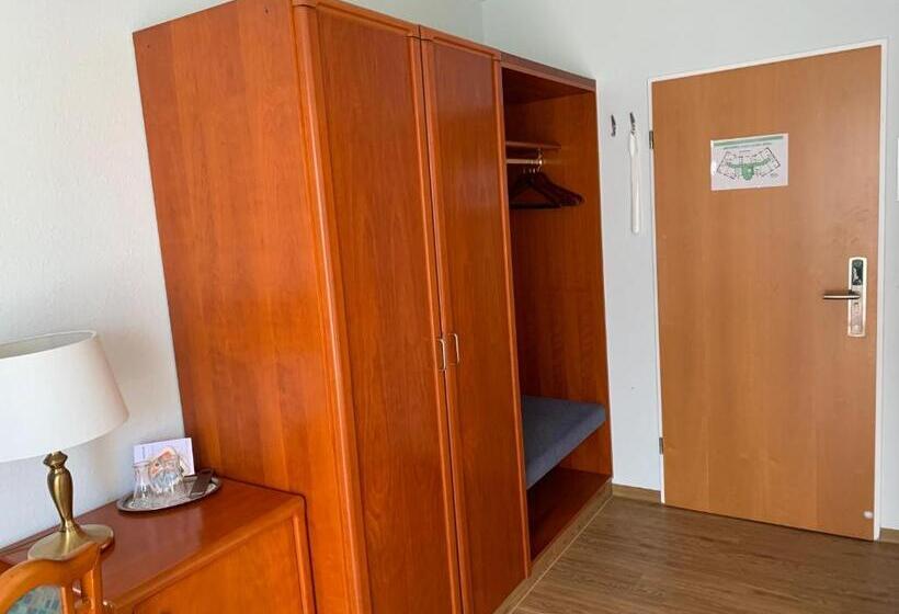 Classic room with balcony, Flora