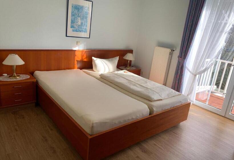 Classic room with balcony, Flora