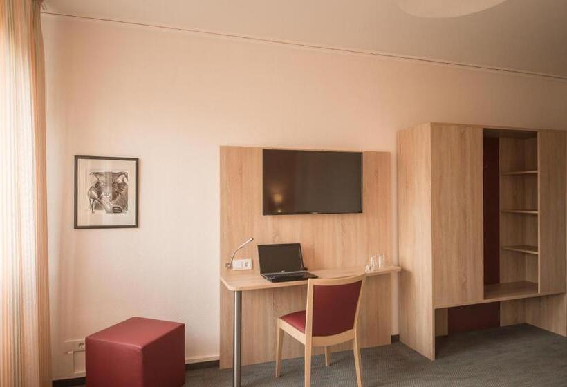 Номер Стандарт, Leander