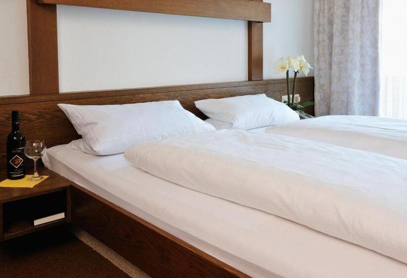 غرفة كومفورت, Pflug