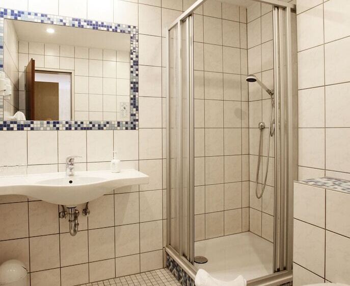 スタンダードトリプルルーム, Rennschuh