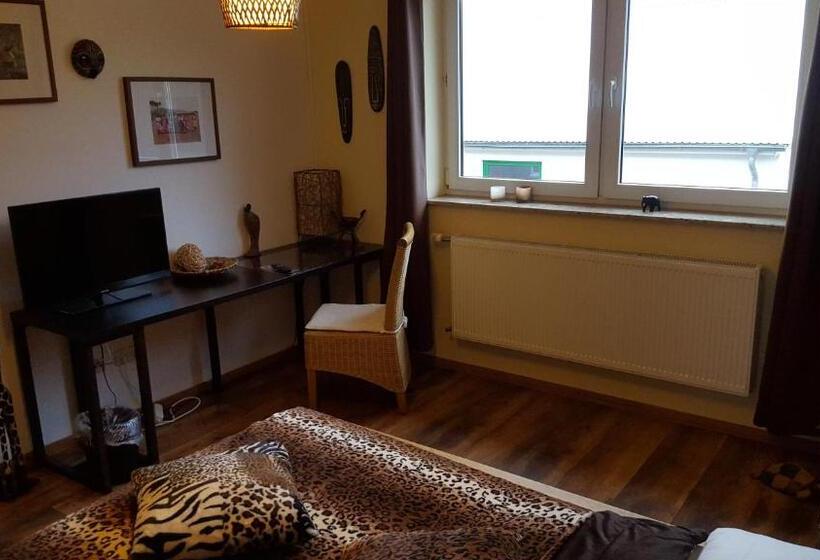 غرفة قياسية ذات طابع خاص, Rosenhof