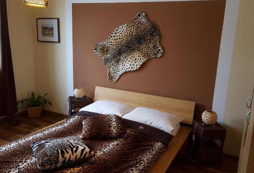 غرفة قياسية ذات طابع خاص, Rosenhof