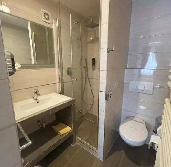 Standard Single Room, Sonne