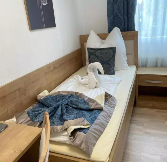 Standard Single Room, Sonne