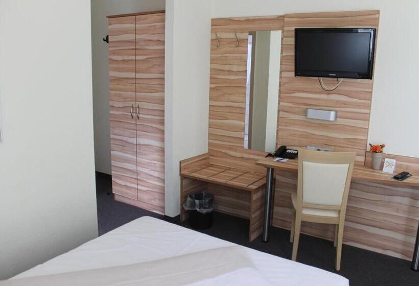 标准单人间, Weissach Am Neuenbühl