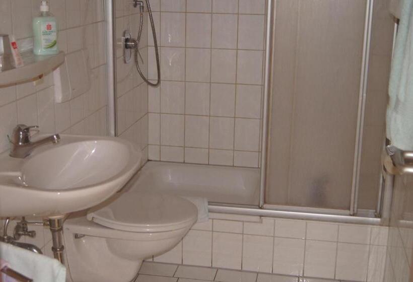 Quarto Triplo Standart, Krone