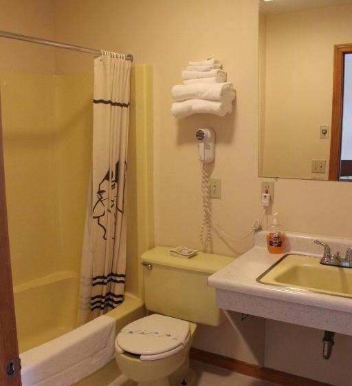 Номер Стандарт 2 Двуспальные Кровати, Berkshire Travel Lodge